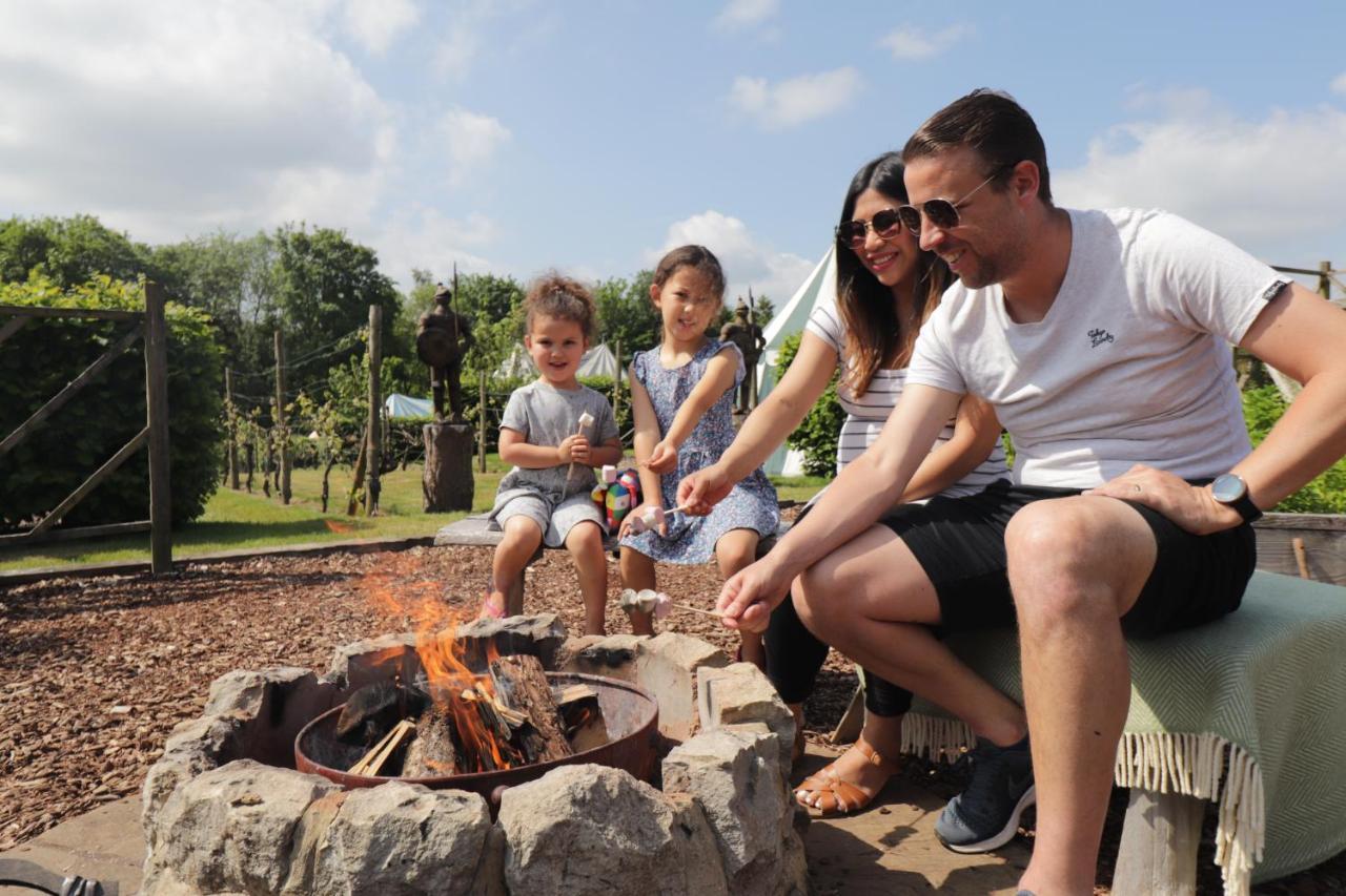 Leeds Castle Knights Glamping Hotel Екстериор снимка
