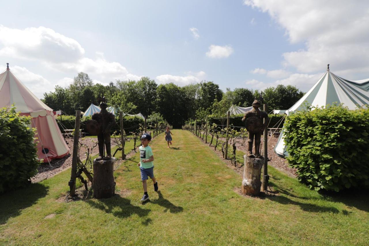 Leeds Castle Knights Glamping Hotel Екстериор снимка